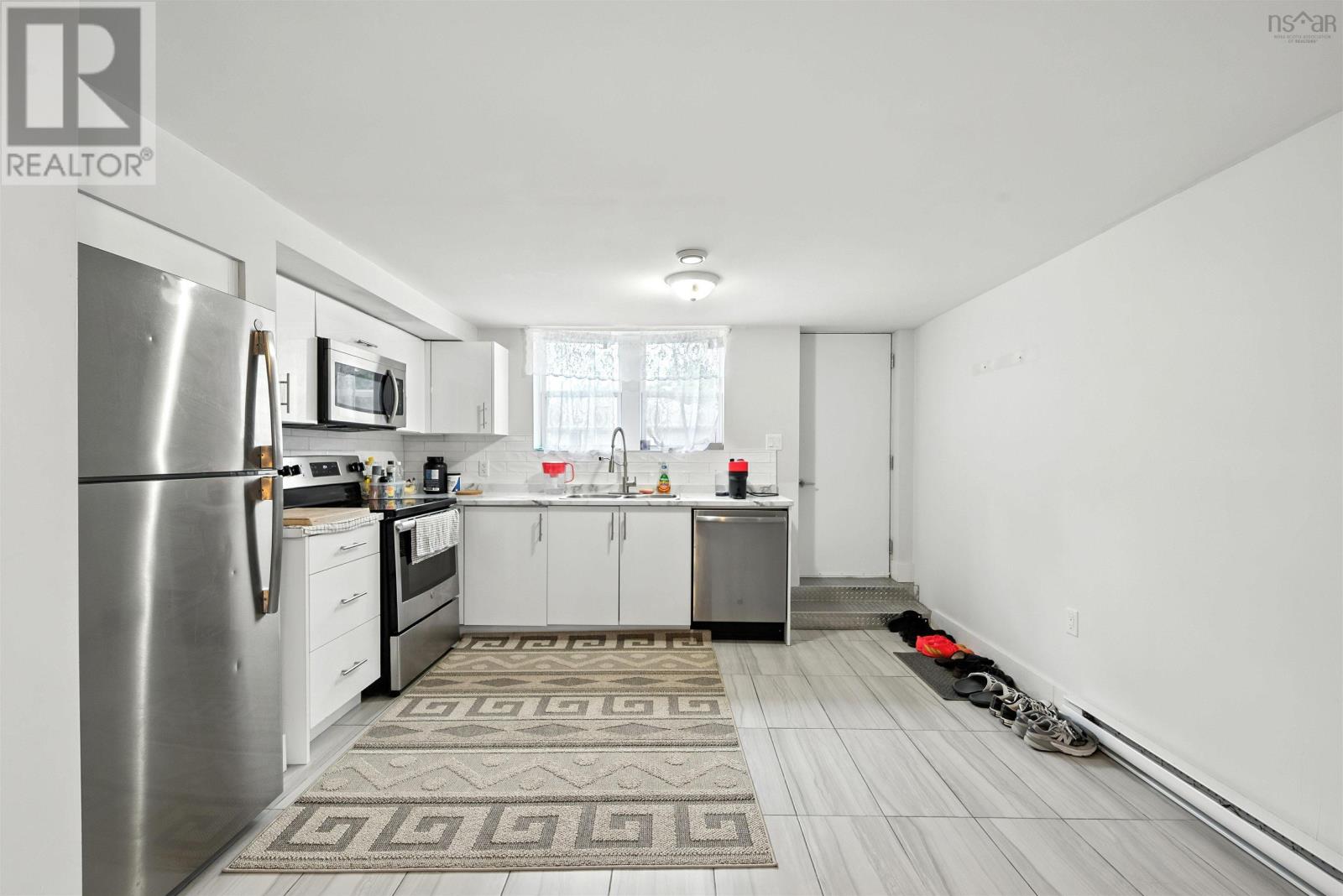 81 Adelaide Avenue - 35