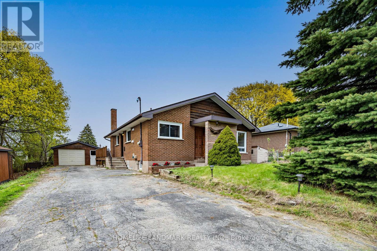 500 LARRY AVENUE - 1