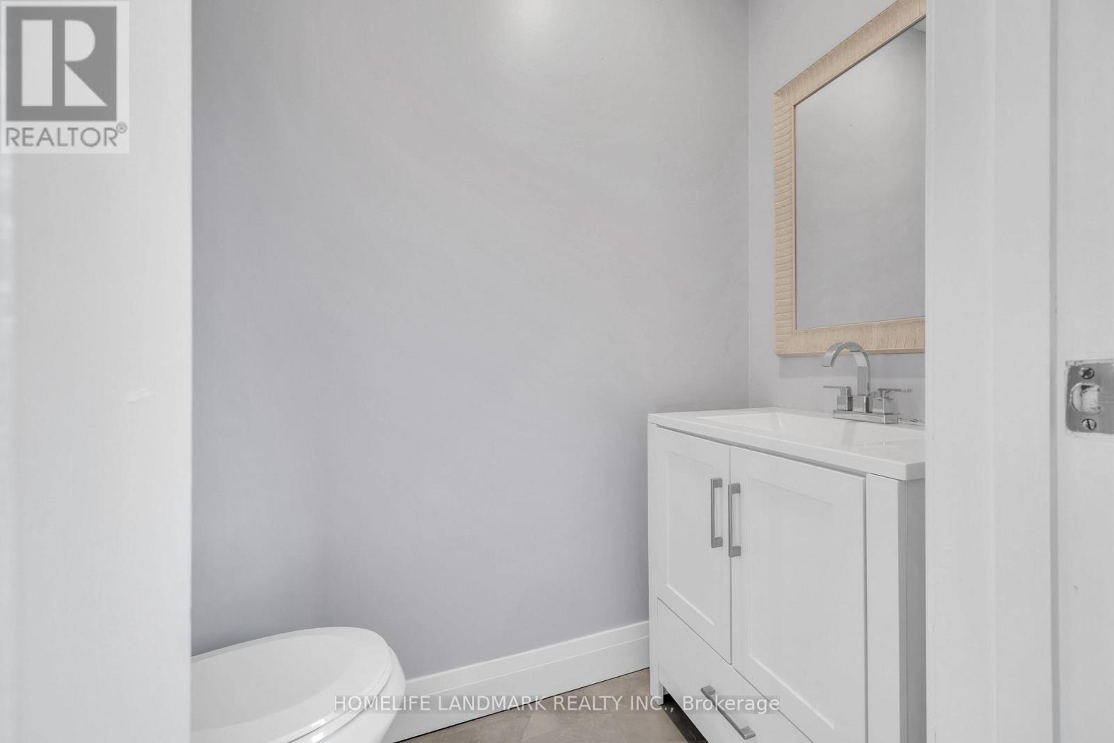 500 LARRY AVENUE - 10