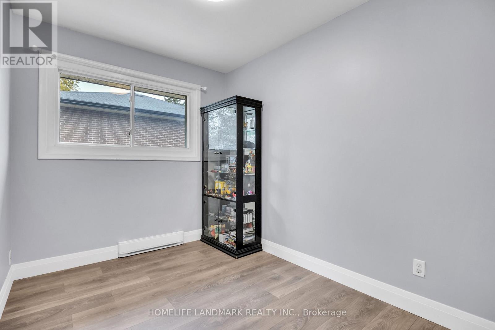 500 LARRY AVENUE - 14