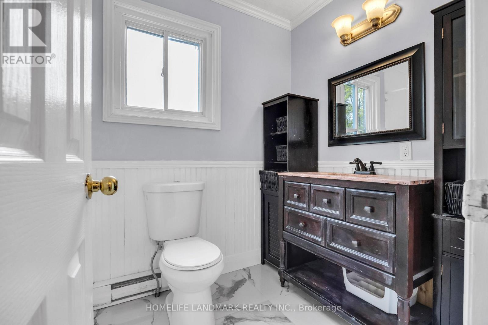 500 LARRY AVENUE - 16