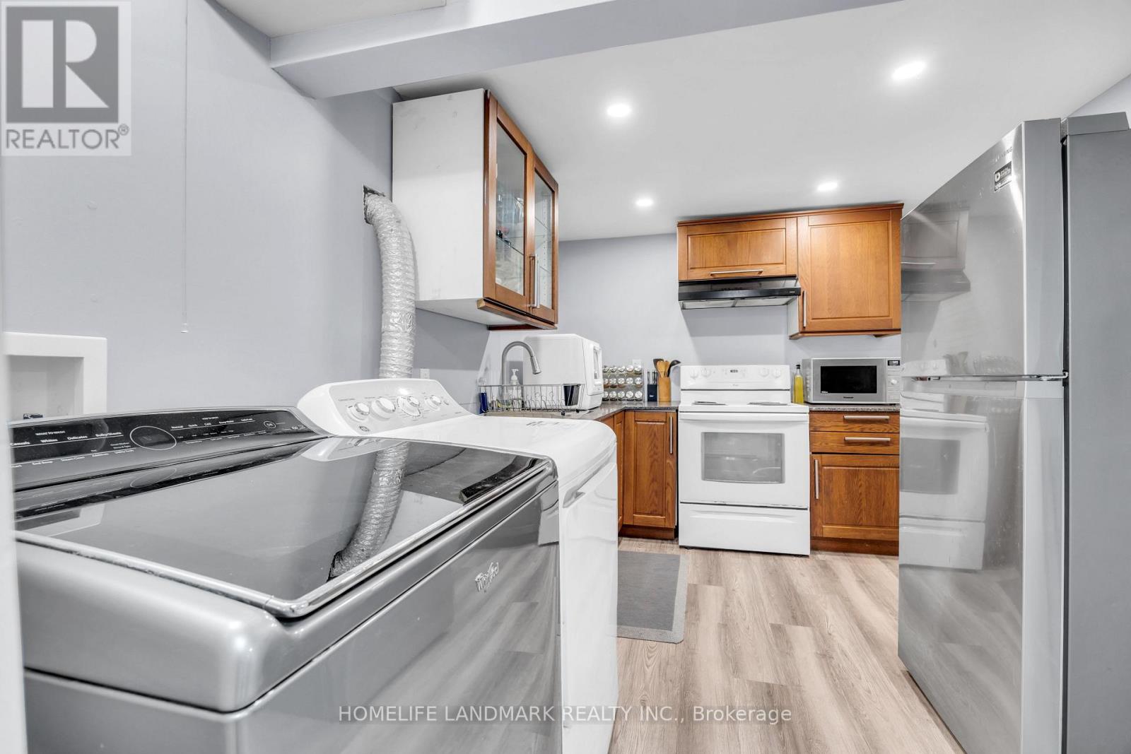 500 LARRY AVENUE - 19