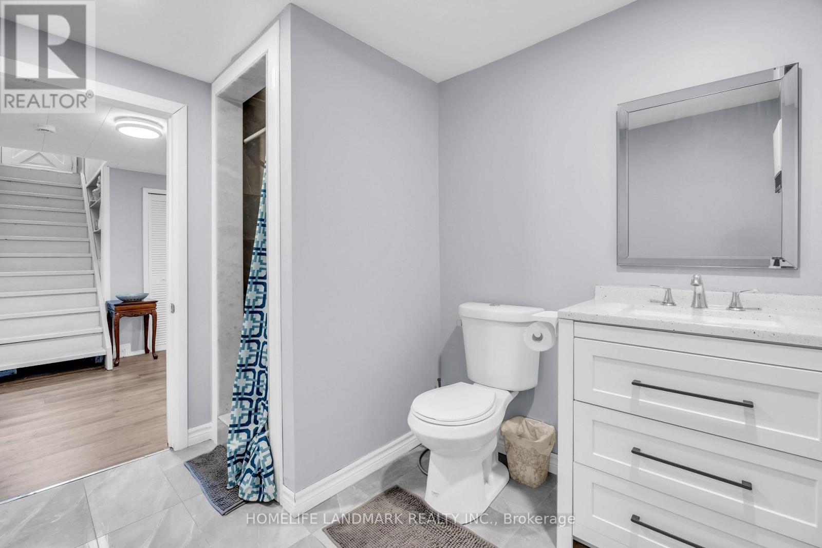 500 LARRY AVENUE - 25