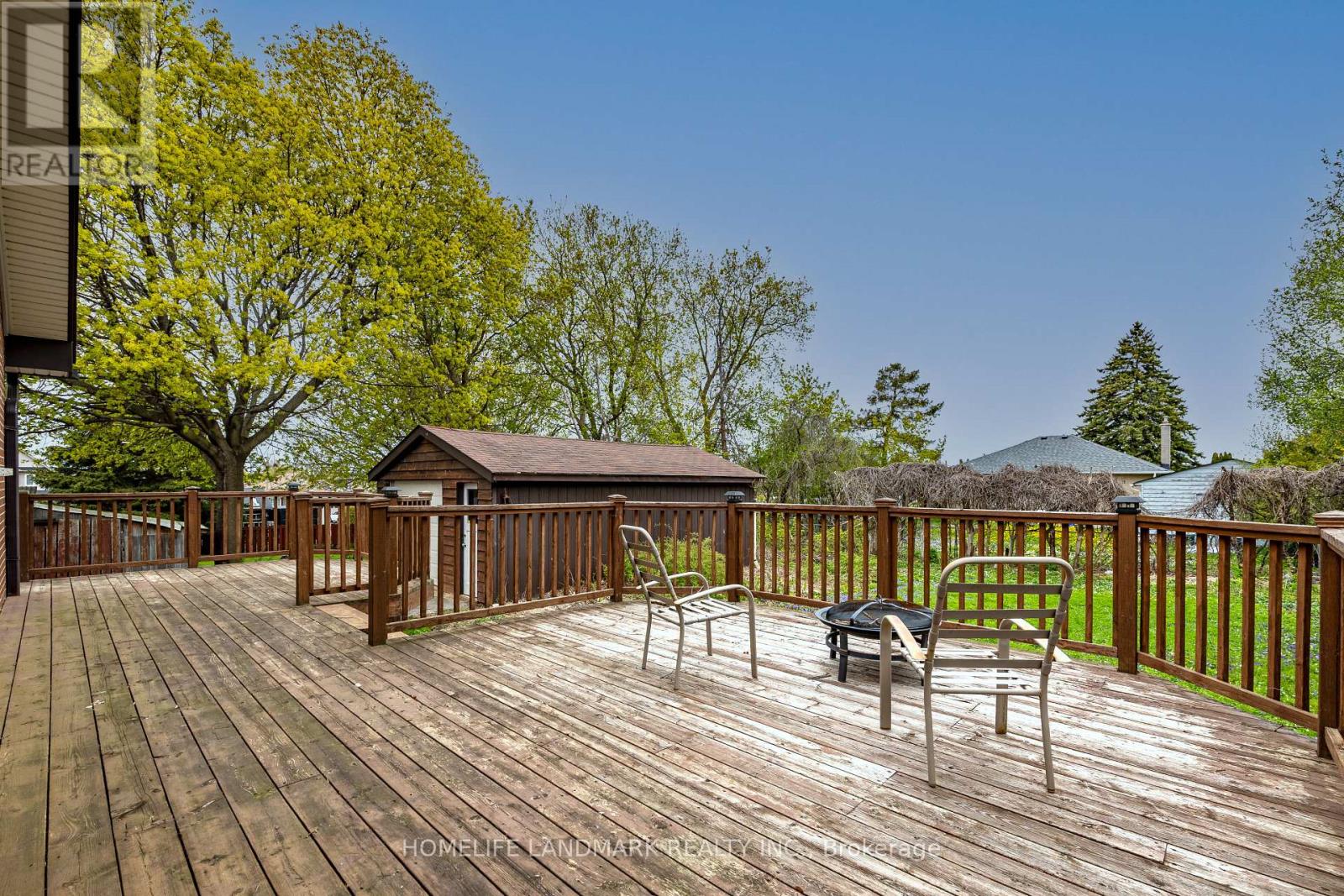 500 LARRY AVENUE - 26