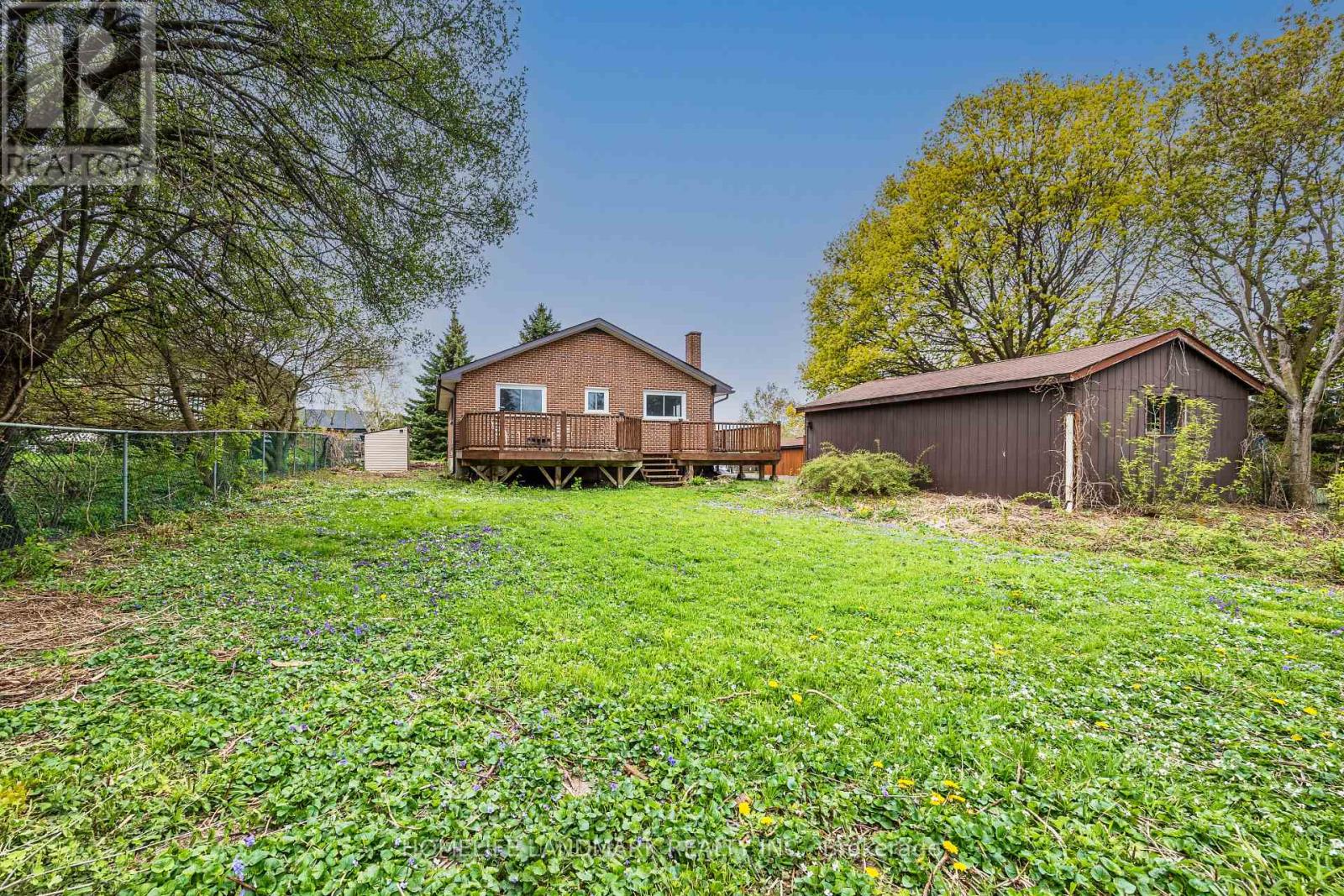 500 LARRY AVENUE - 27