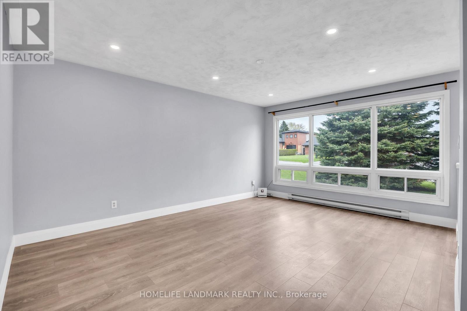 500 LARRY AVENUE - 5