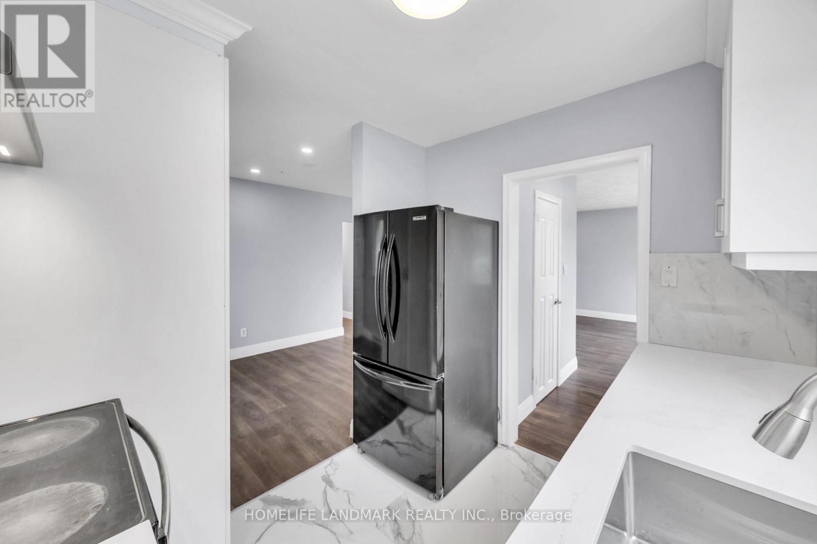 500 LARRY AVENUE - 8