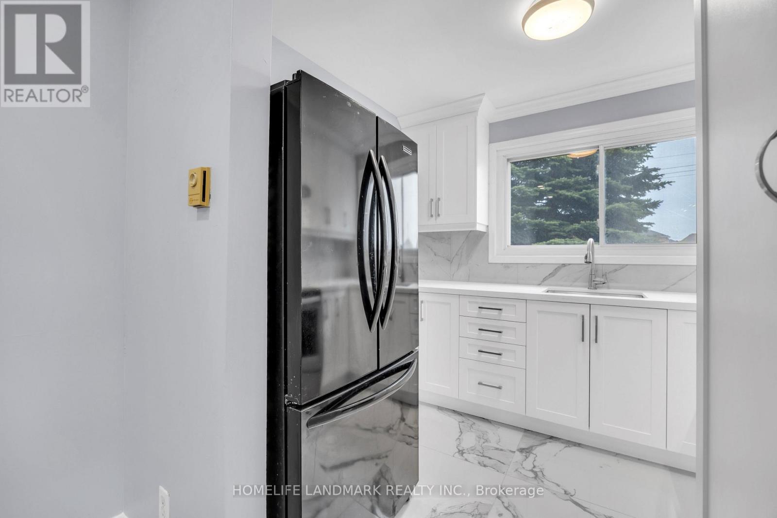 500 LARRY AVENUE - 9