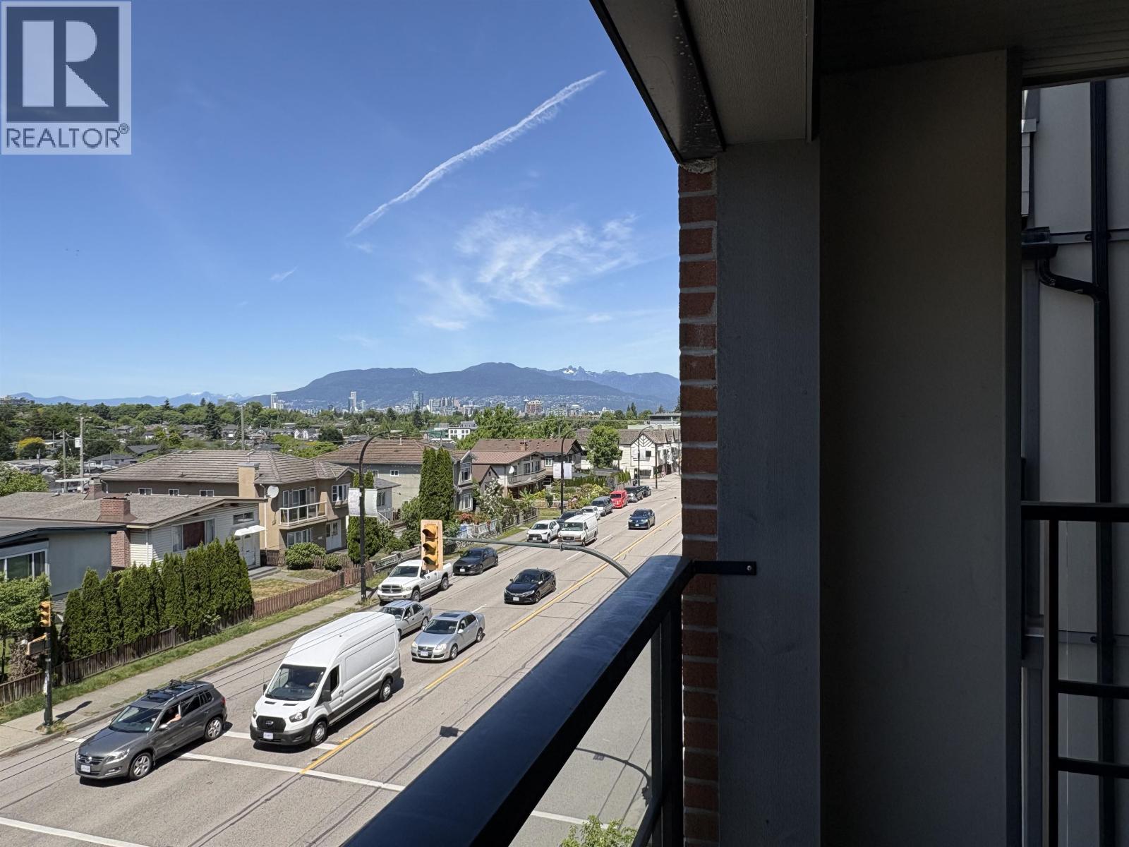 305 4550 FRASER STREET, Vancouver
