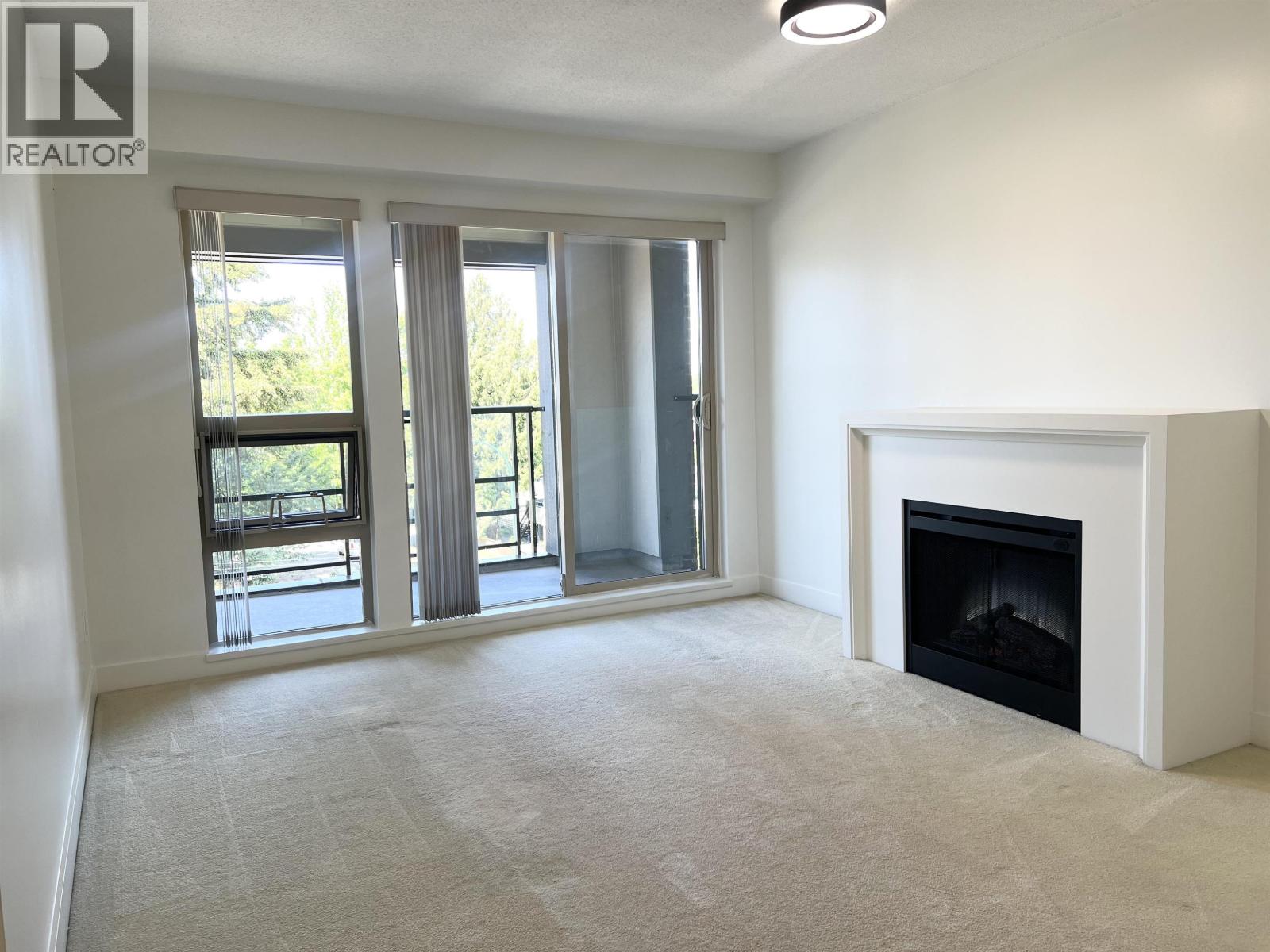 305 4550 FRASER STREET, Vancouver