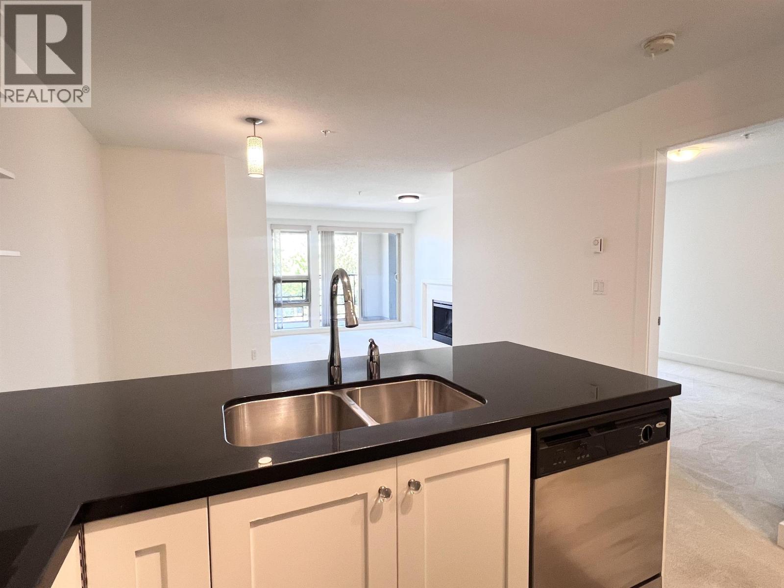 305 4550 FRASER STREET, Vancouver