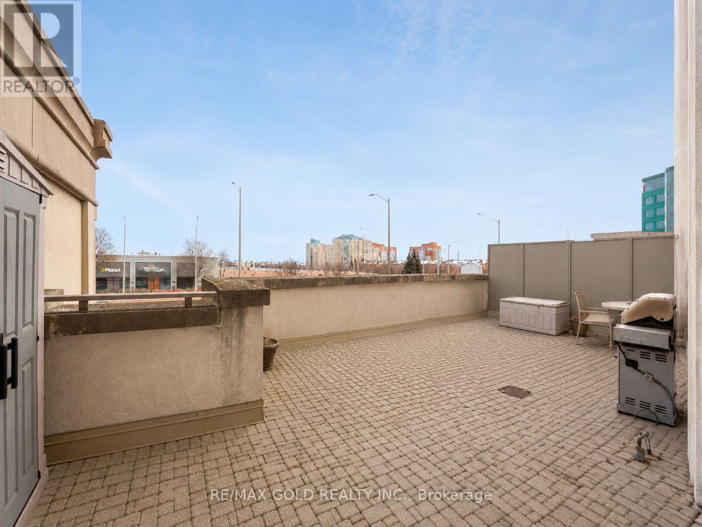 #224 25 KINGSBRIDGE GRDN CIRCLE - 30