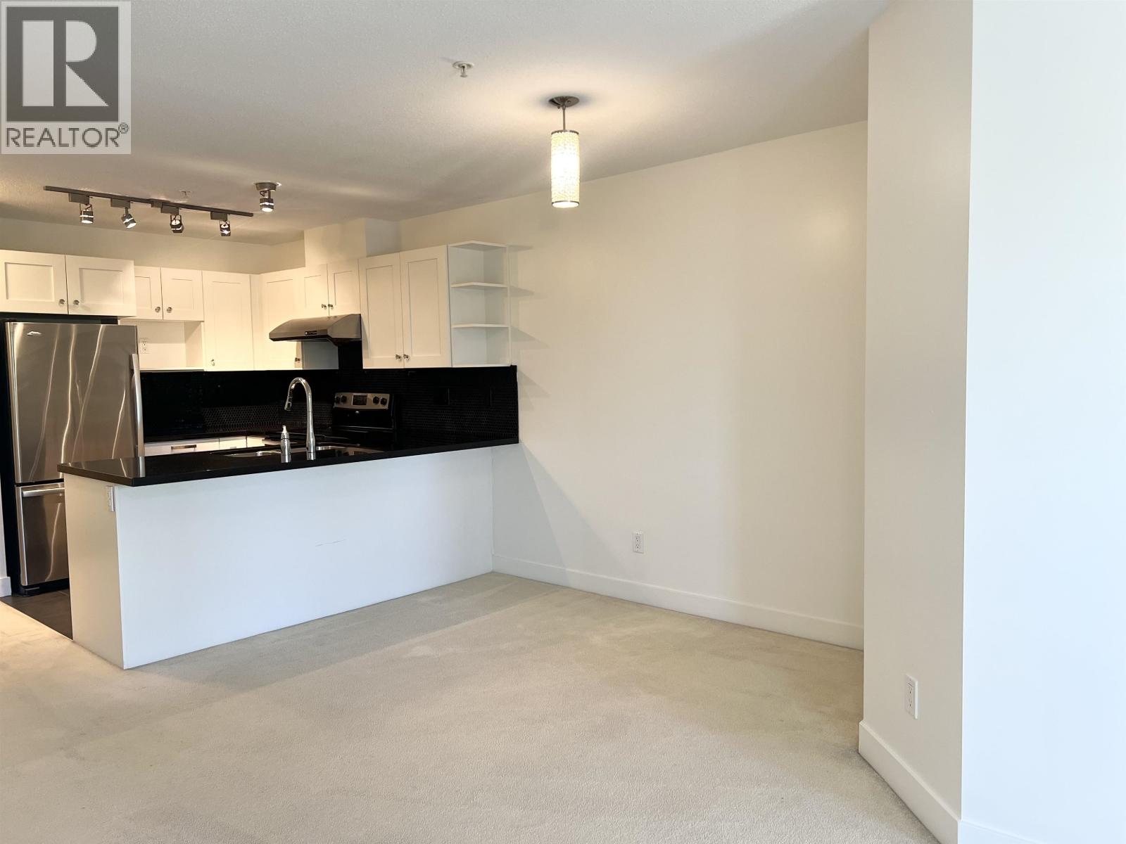 305 4550 FRASER STREET, Vancouver