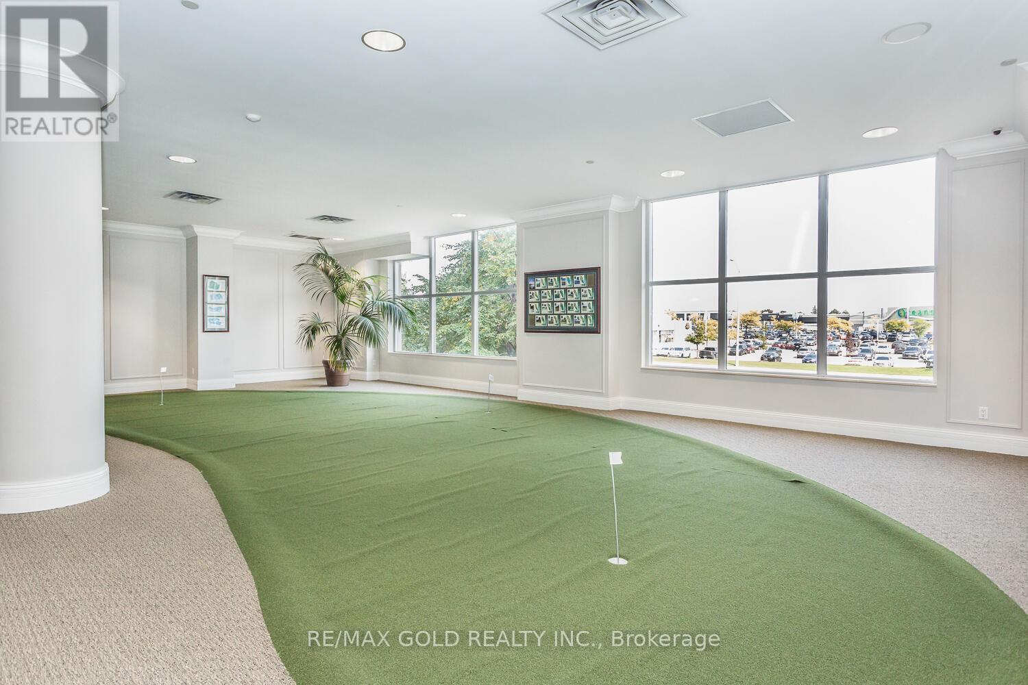 #224 25 KINGSBRIDGE GRDN CIRCLE - 34