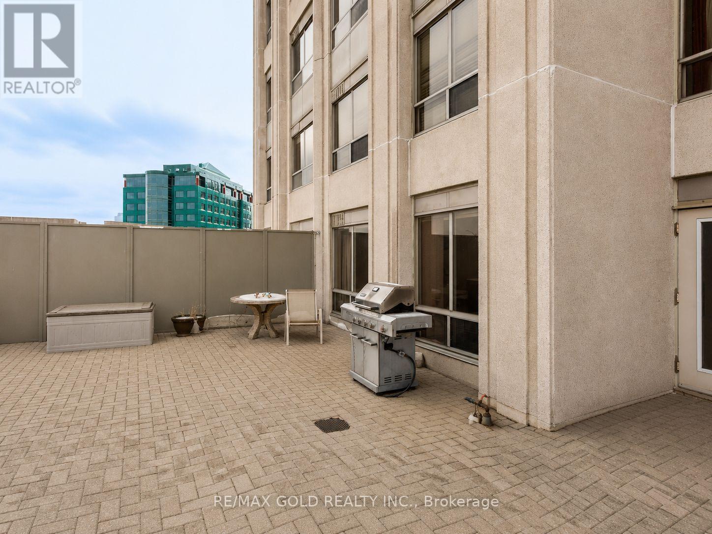 #224 25 KINGSBRIDGE GRDN CIRCLE - 31