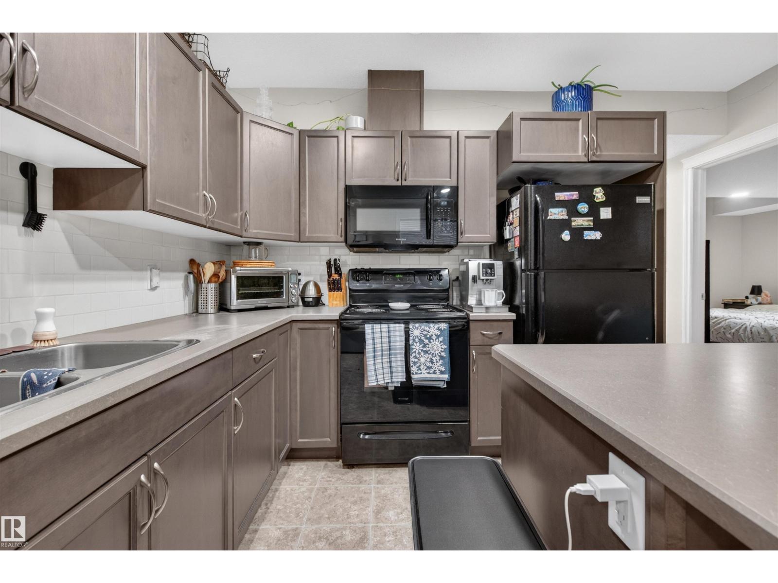 16528 132 ST NW - 24