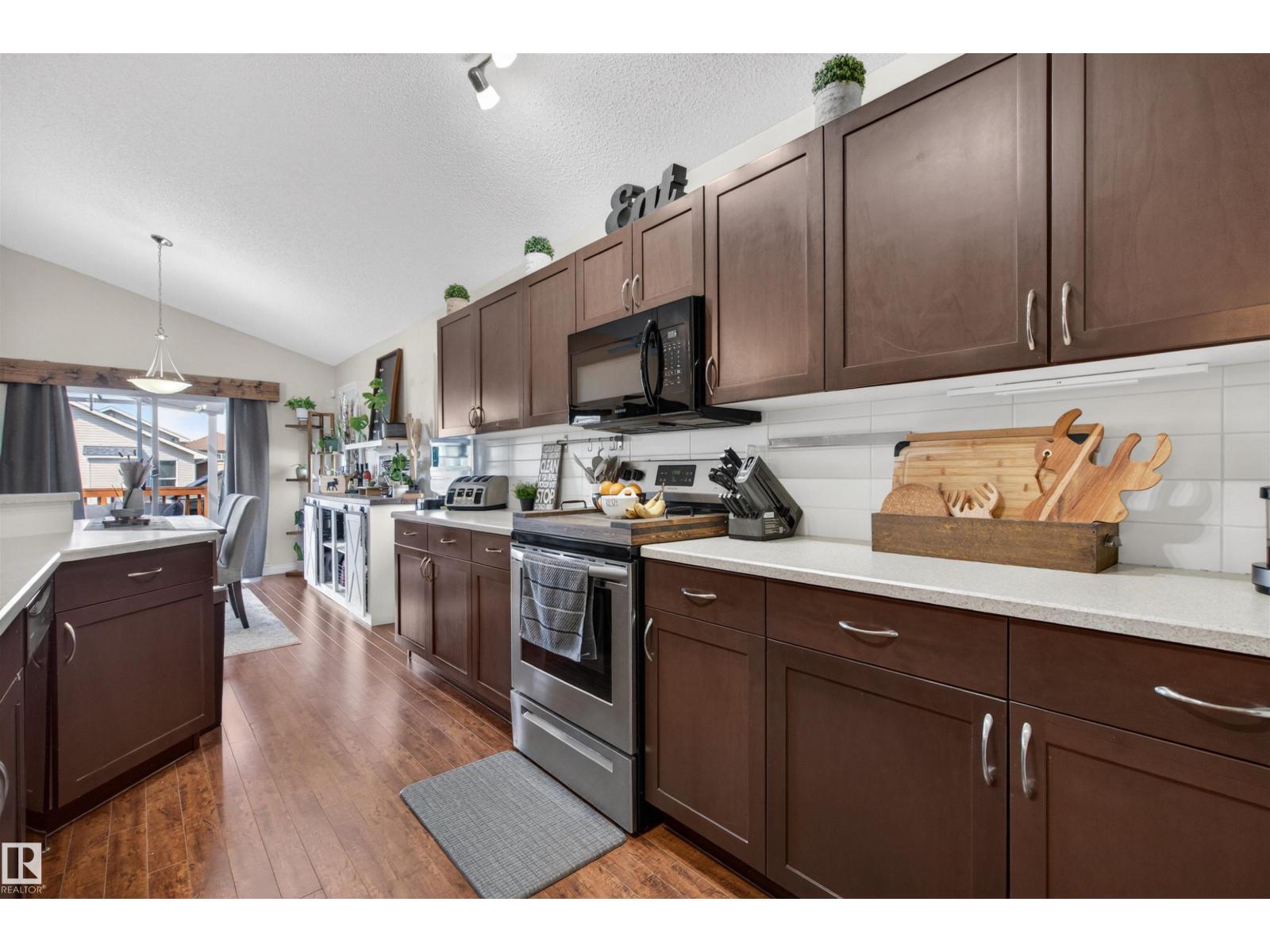 16528 132 ST NW - 4