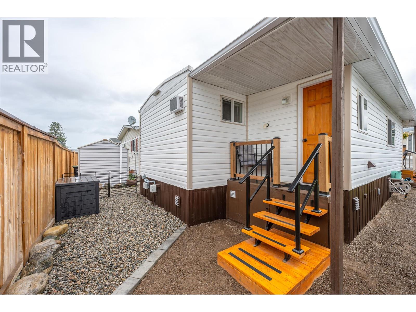 #56 98 Okanagan Avenue E - 39