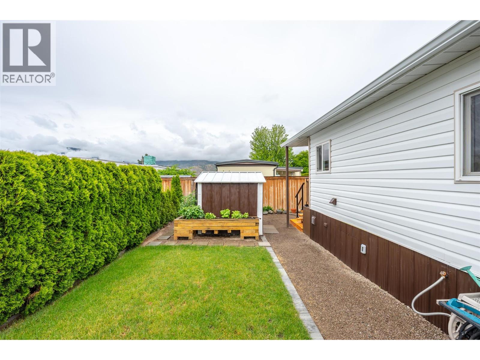 #56 98 Okanagan Avenue E - 35