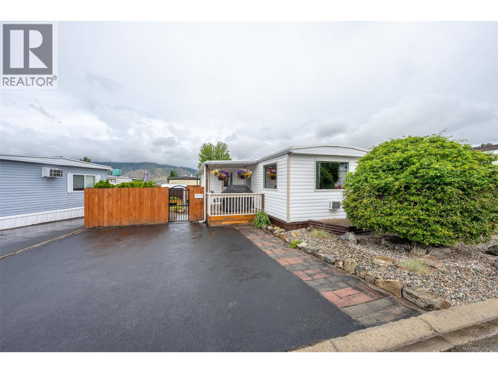 #56 98 Okanagan Avenue E - 43