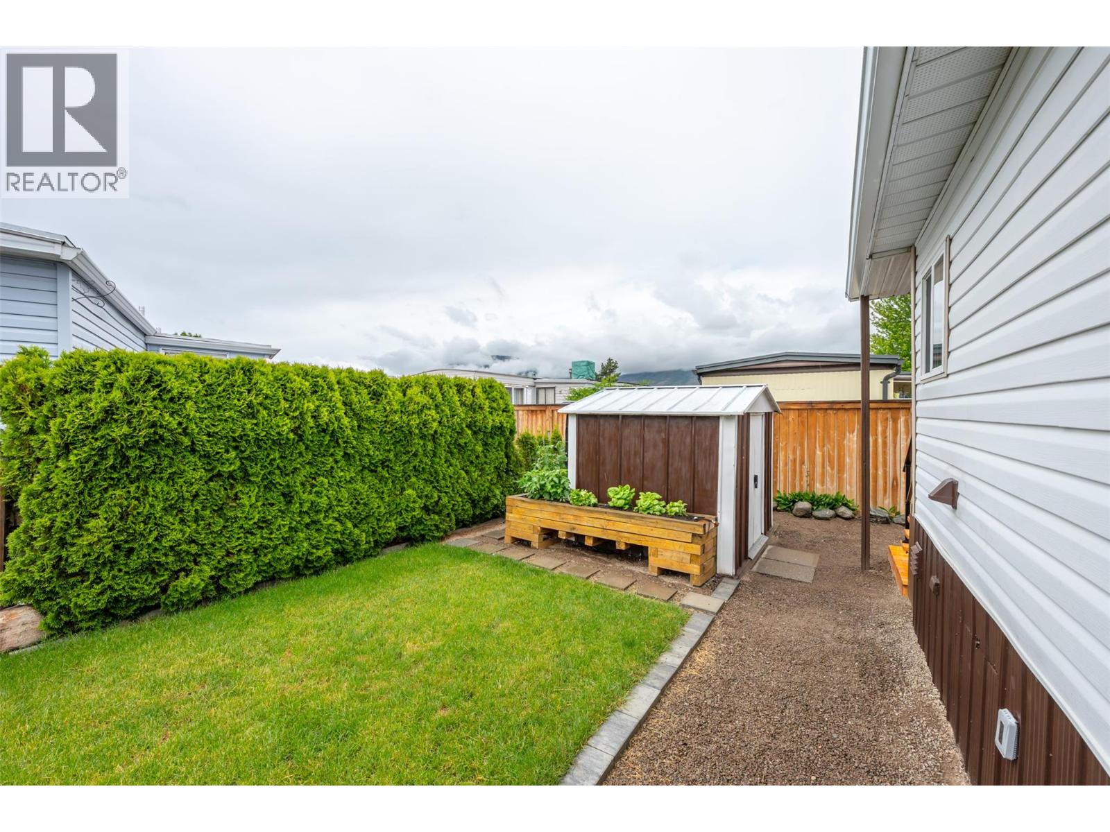 #56 98 Okanagan Avenue E - 36