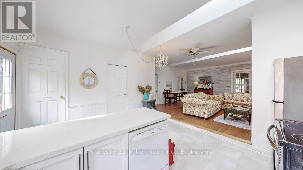 19 HASTINGS AVENUE - 10
