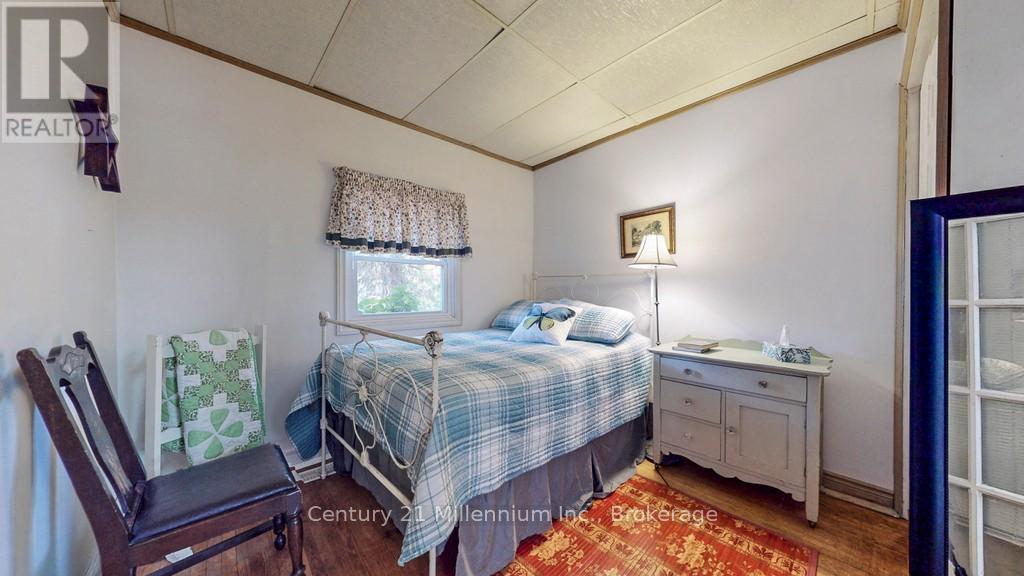 19 HASTINGS AVENUE - 21