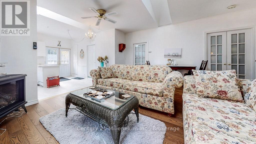 19 HASTINGS AVENUE - 14