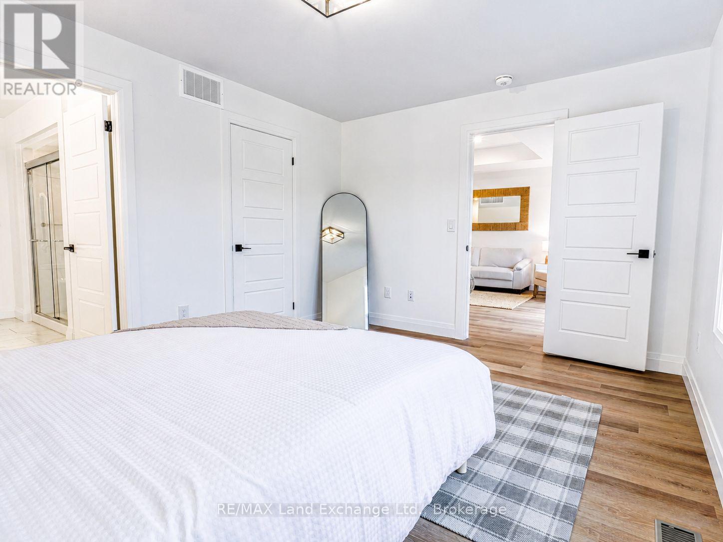 #18 86 EAGLE COURT - 24