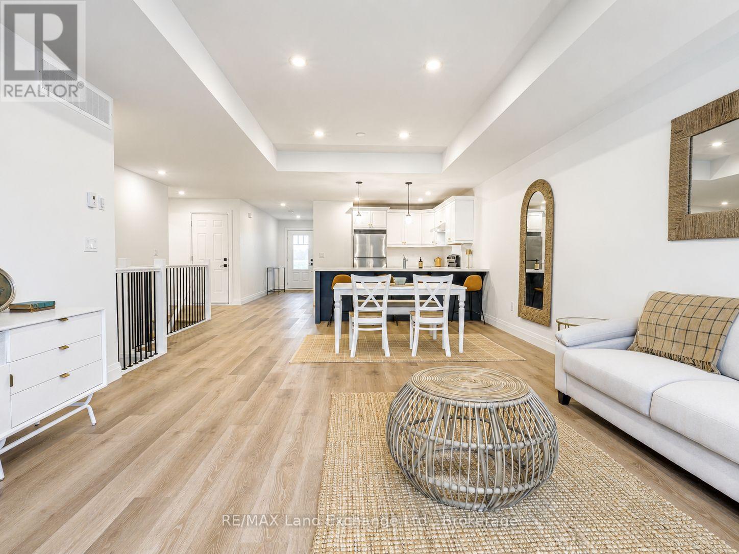 #18 86 EAGLE COURT - 18
