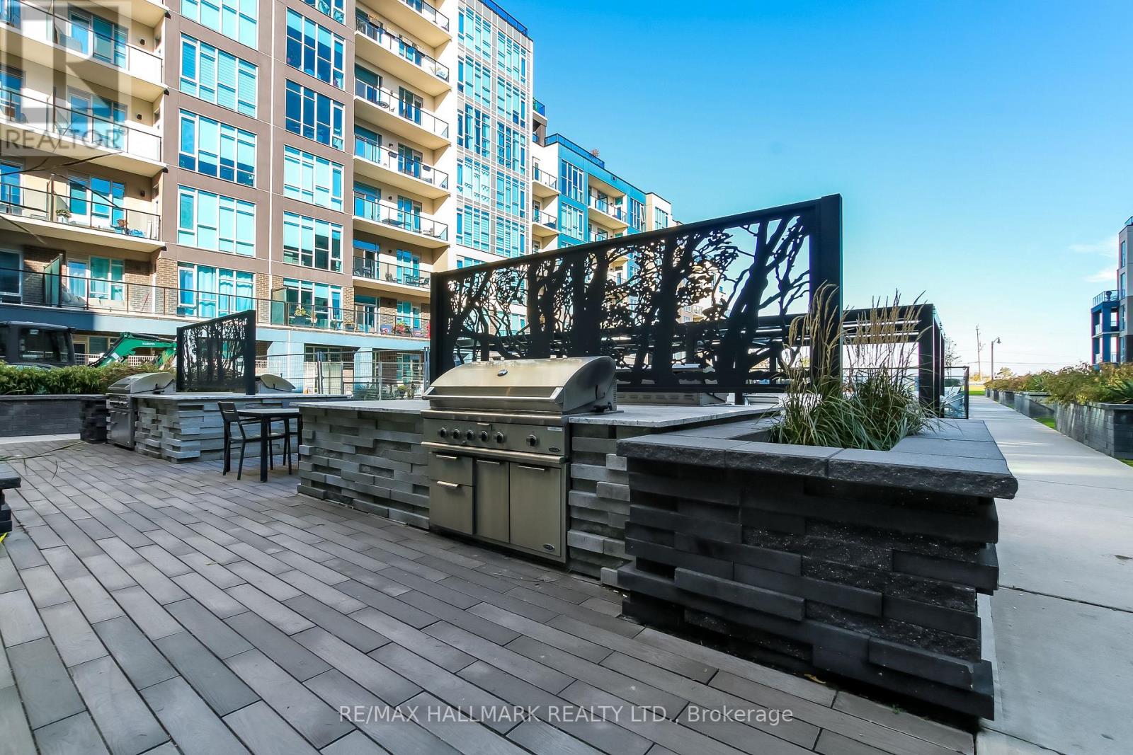 #807 16 CONCORD PLACE - 31