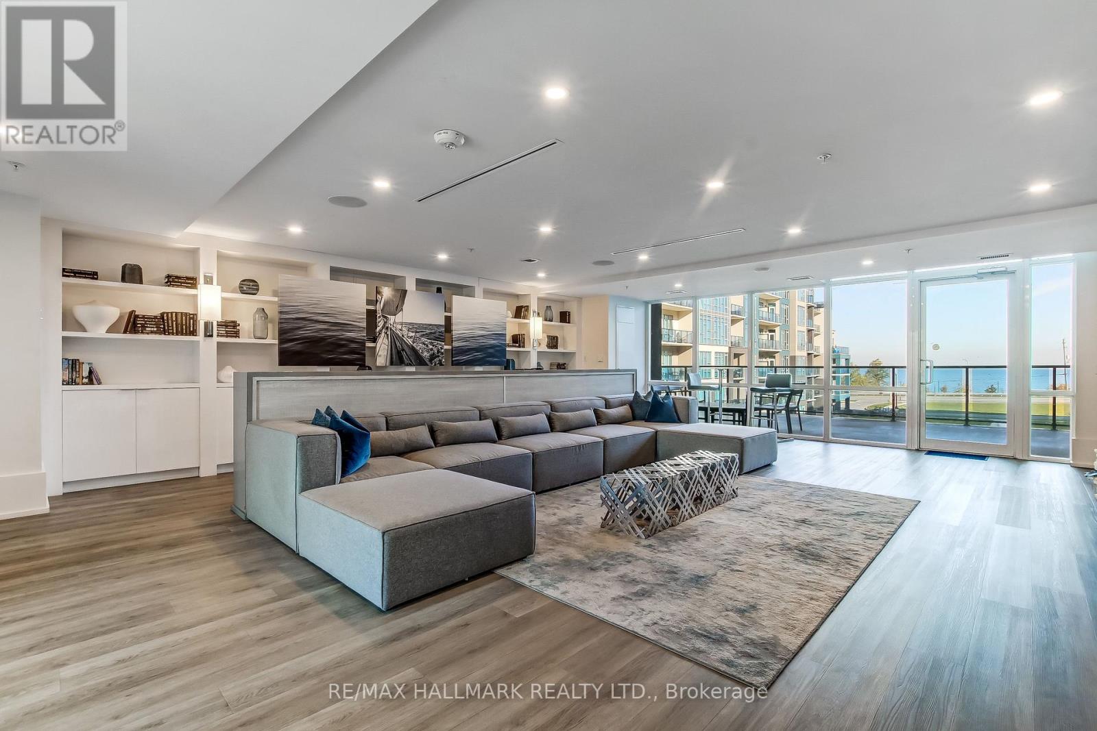 #807 16 CONCORD PLACE - 26
