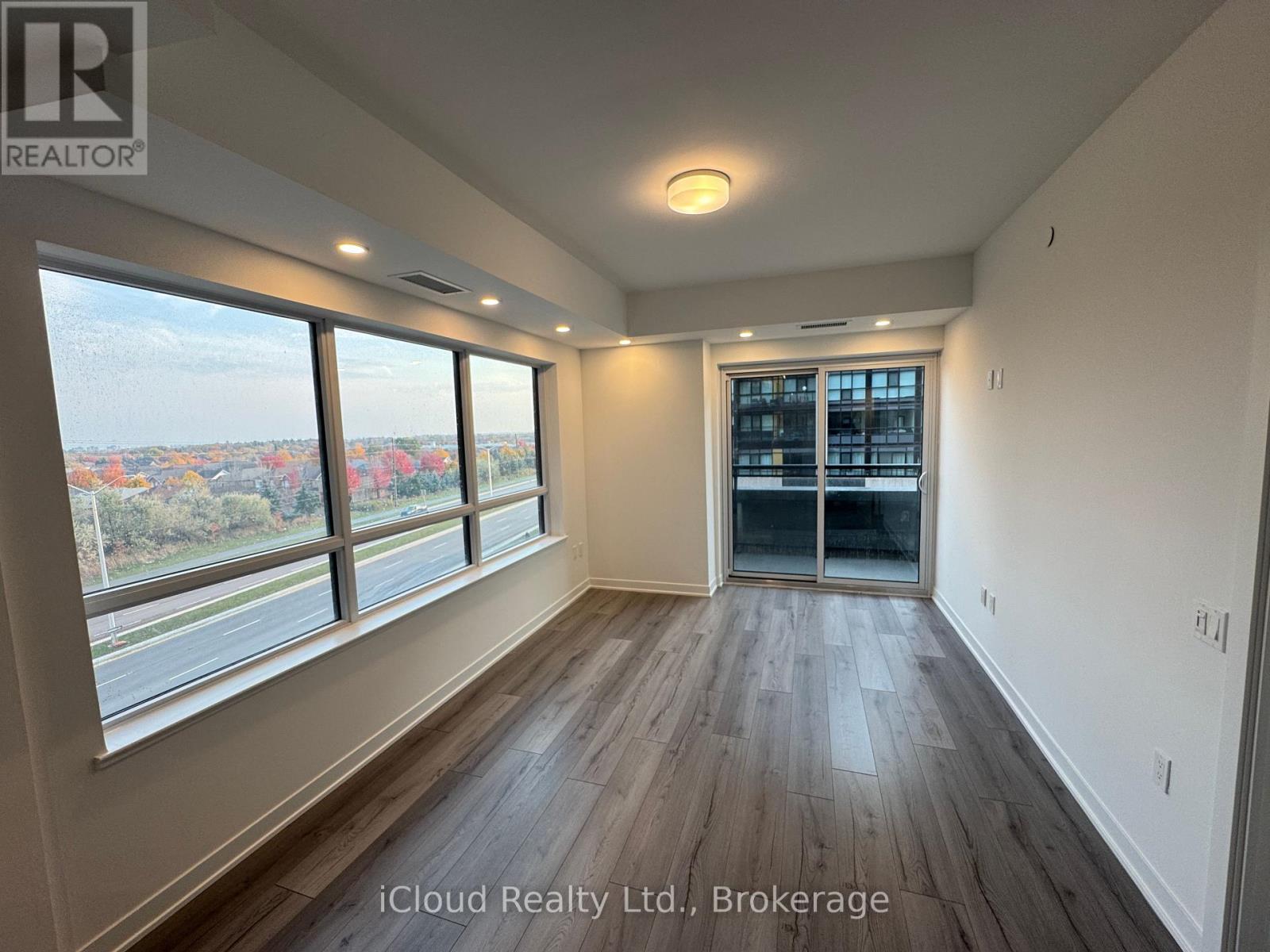 #417 395 DUNDAS STREET W - 4
