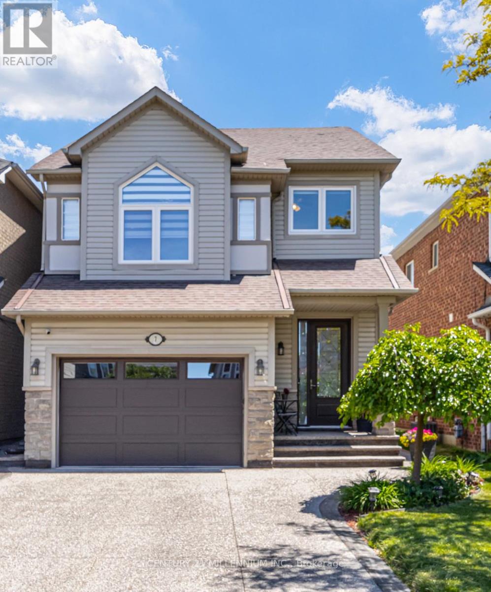 7 BRAMOAK CRESCENT - 1