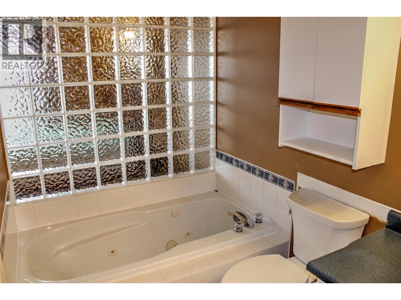 #31 303 Regent Avenue - 14