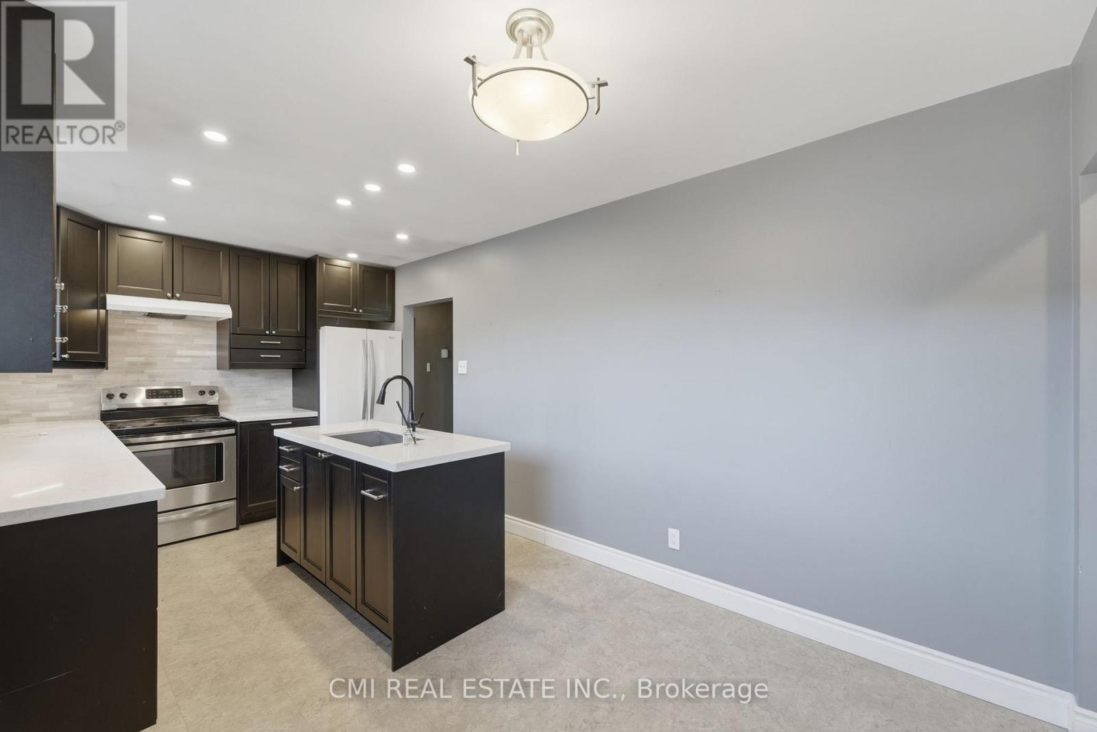 251 FAIRRIDGE ROAD - 16