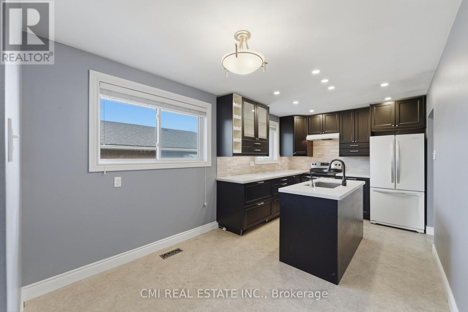 251 FAIRRIDGE ROAD - 17