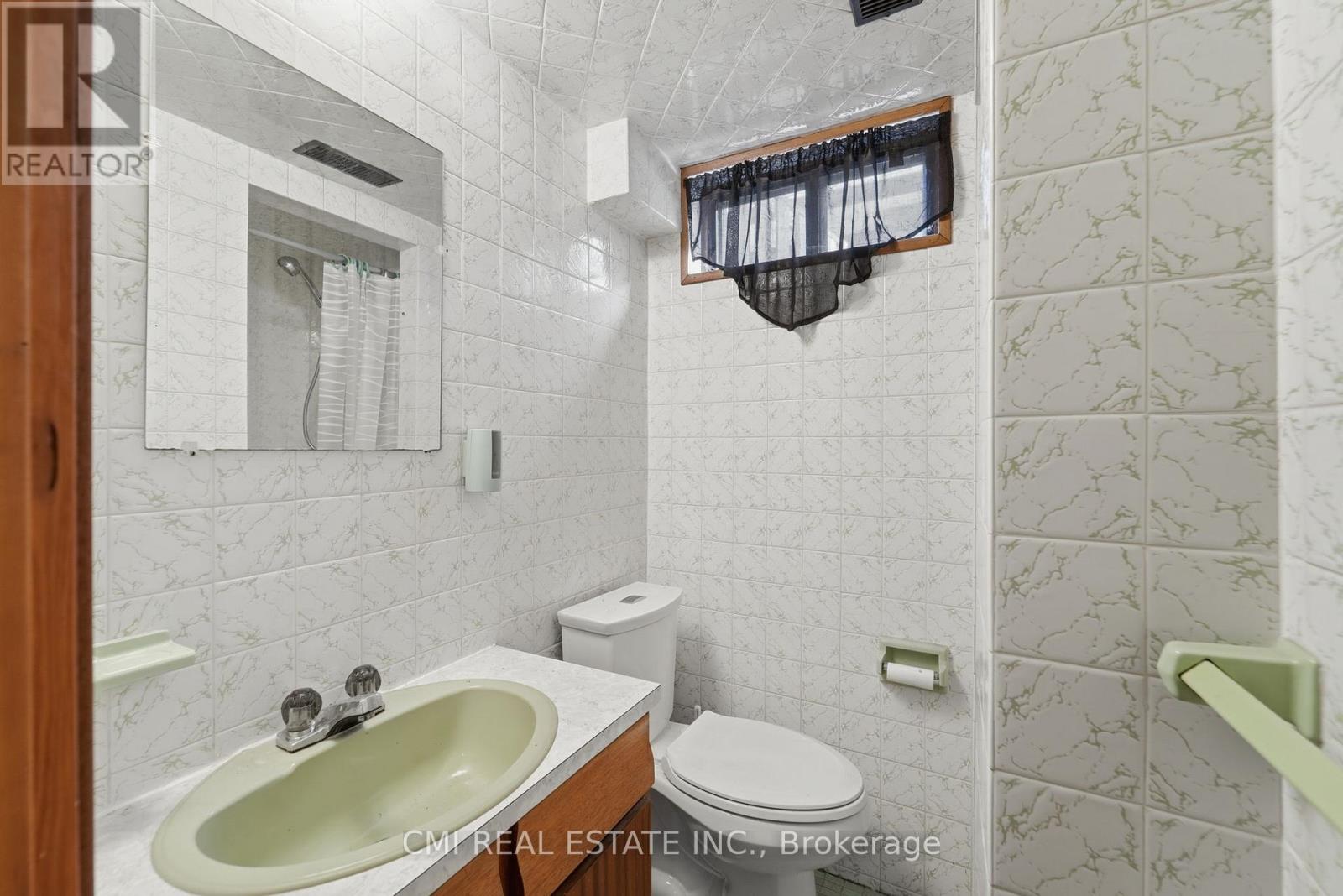 251 FAIRRIDGE ROAD - 25