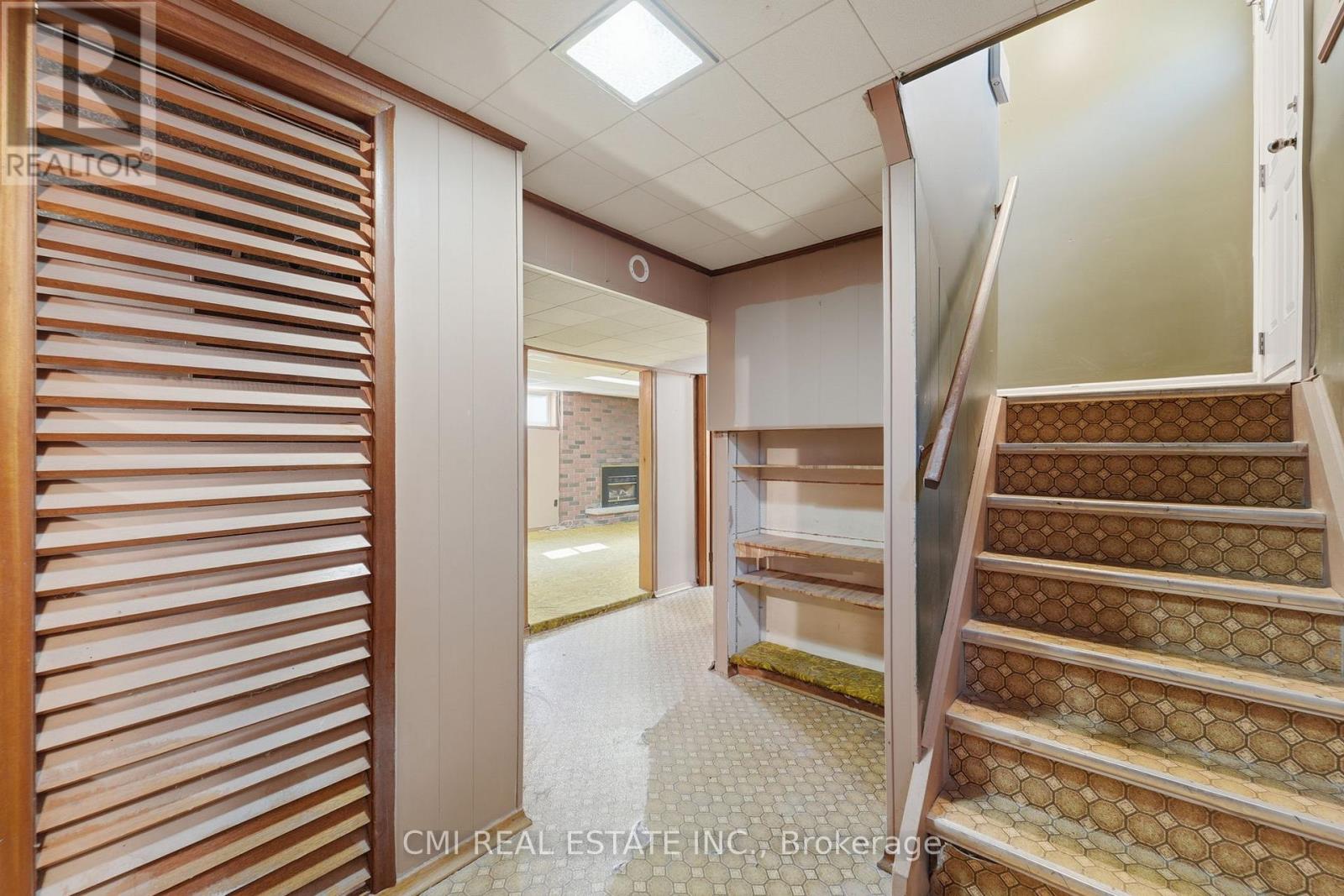 251 FAIRRIDGE ROAD - 26