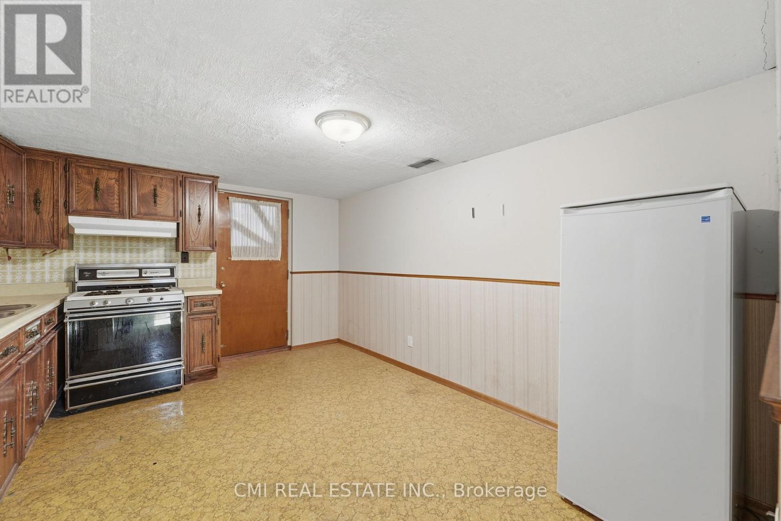251 FAIRRIDGE ROAD - 27