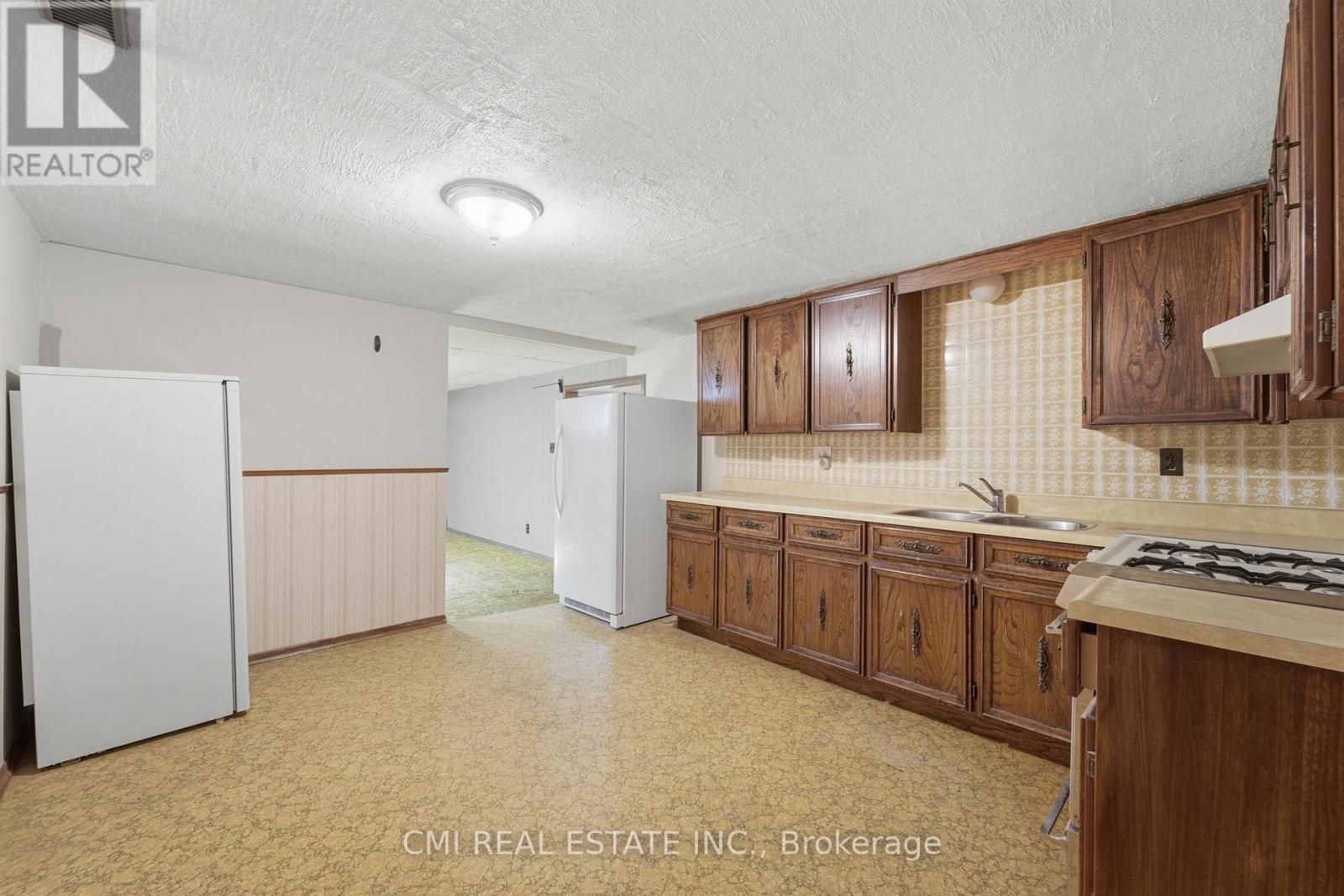 251 FAIRRIDGE ROAD - 29