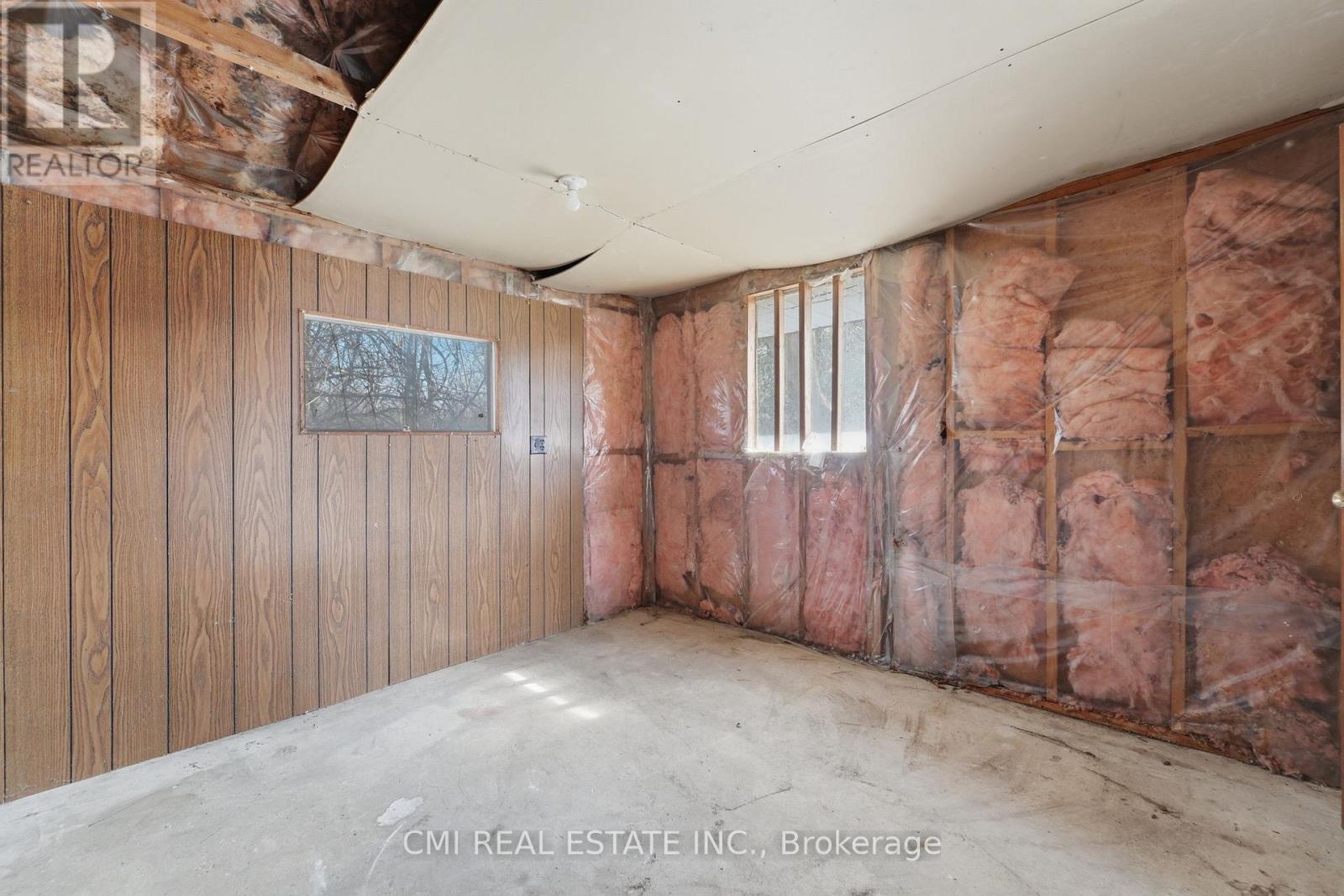 251 FAIRRIDGE ROAD - 32