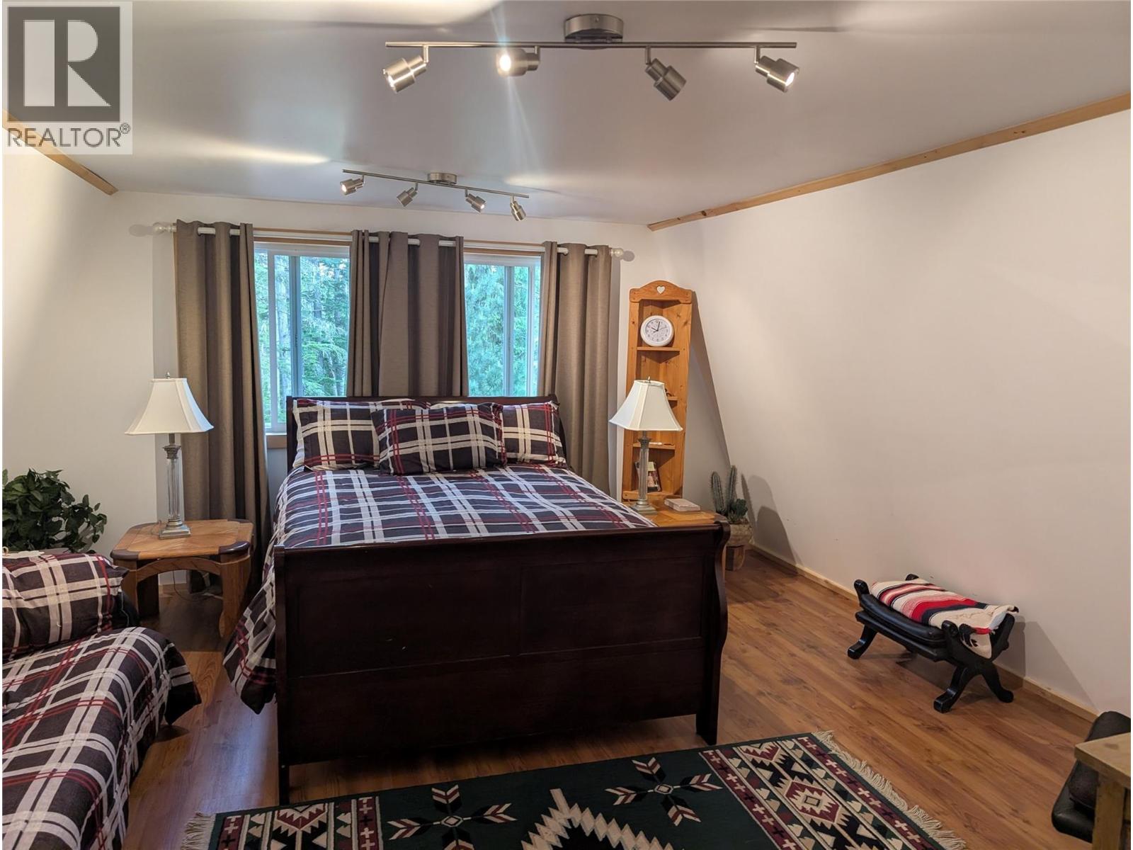 1363 Bourne Crescent - 23