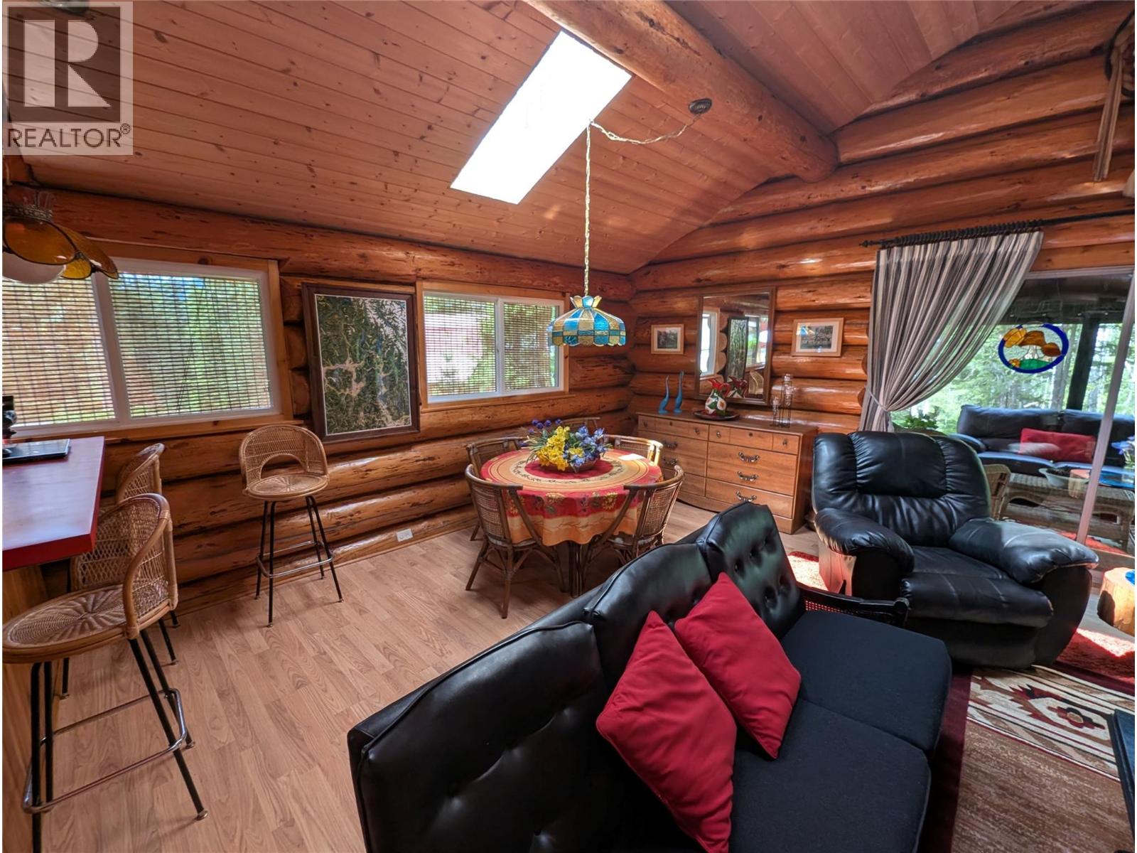 1363 Bourne Crescent - 10