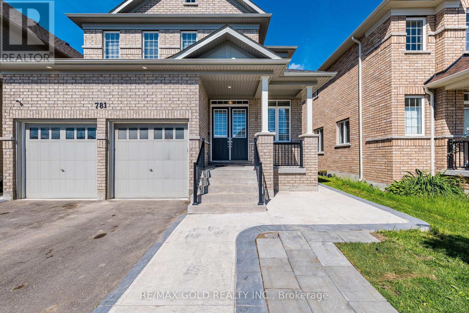 781 GILMOUR CRESCENT - 1