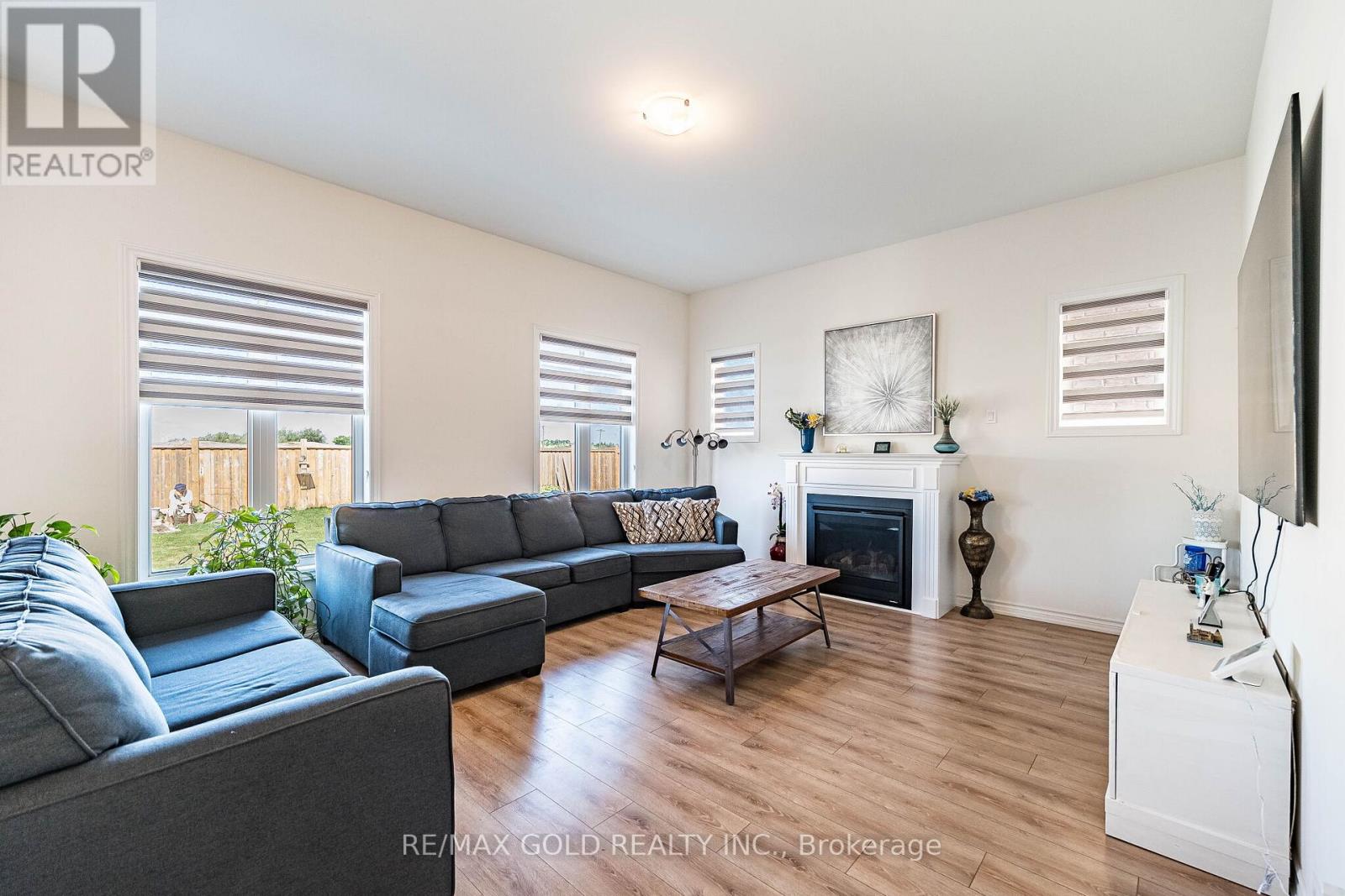 781 GILMOUR CRESCENT - 11