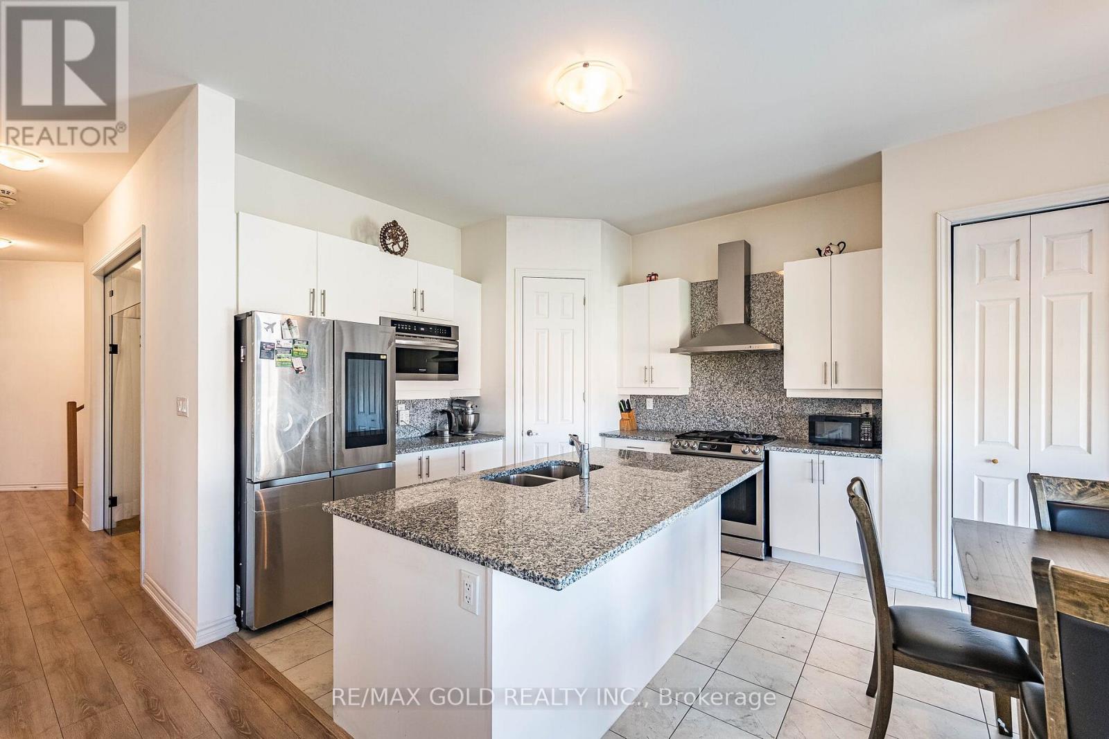 781 GILMOUR CRESCENT - 17