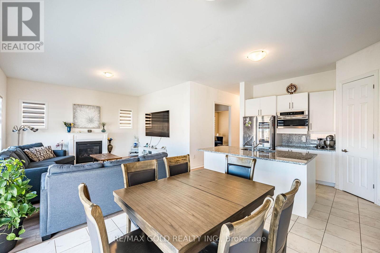 781 GILMOUR CRESCENT - 18