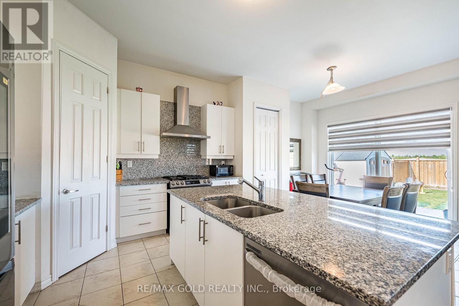 781 GILMOUR CRESCENT - 20