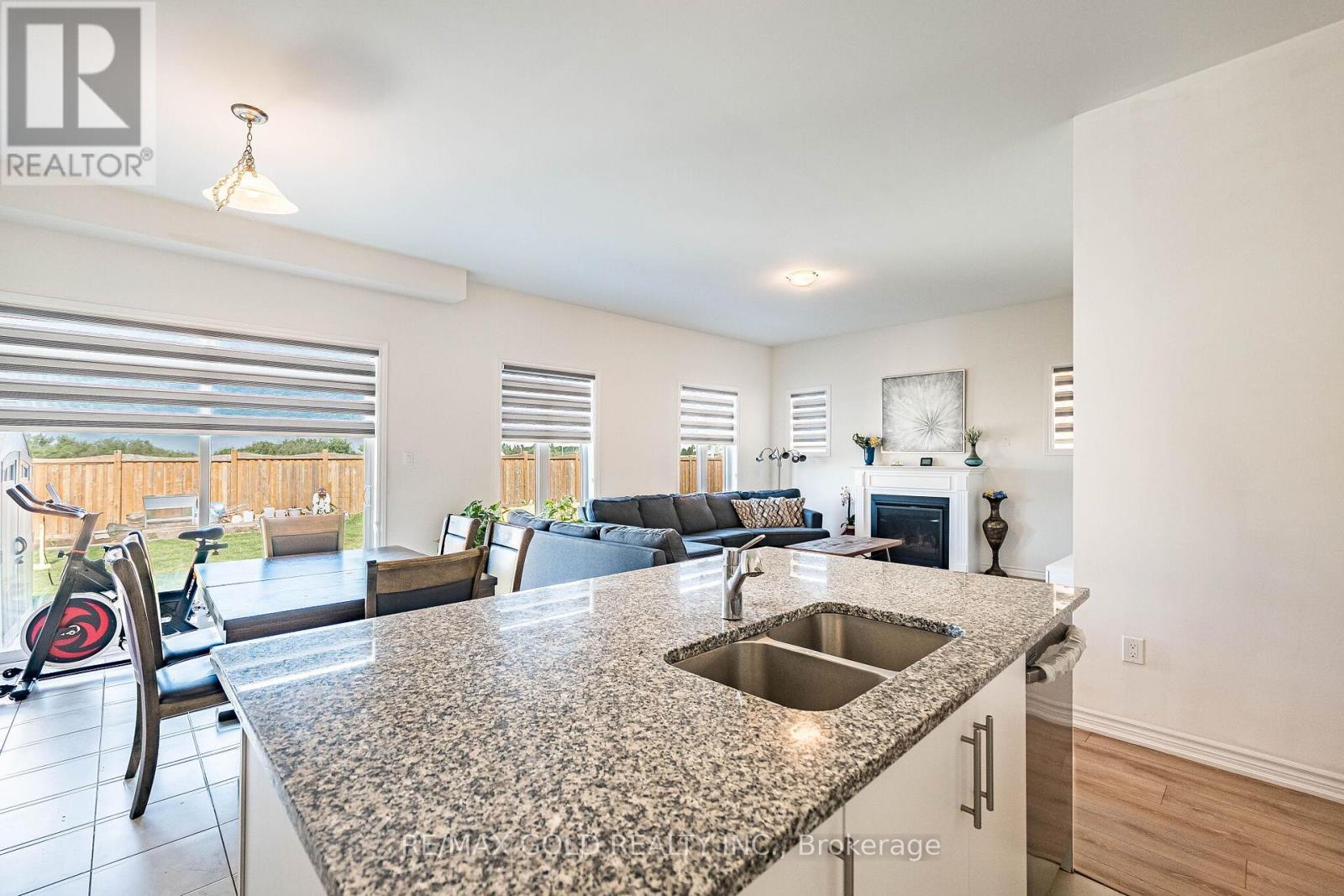 781 GILMOUR CRESCENT - 21